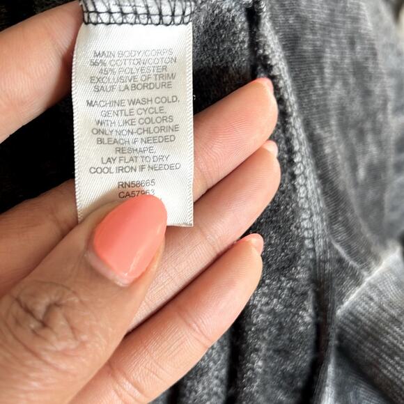 Wild Pearl Cozy Gray Hooded Poncho size Medium - Picture 9 of 9